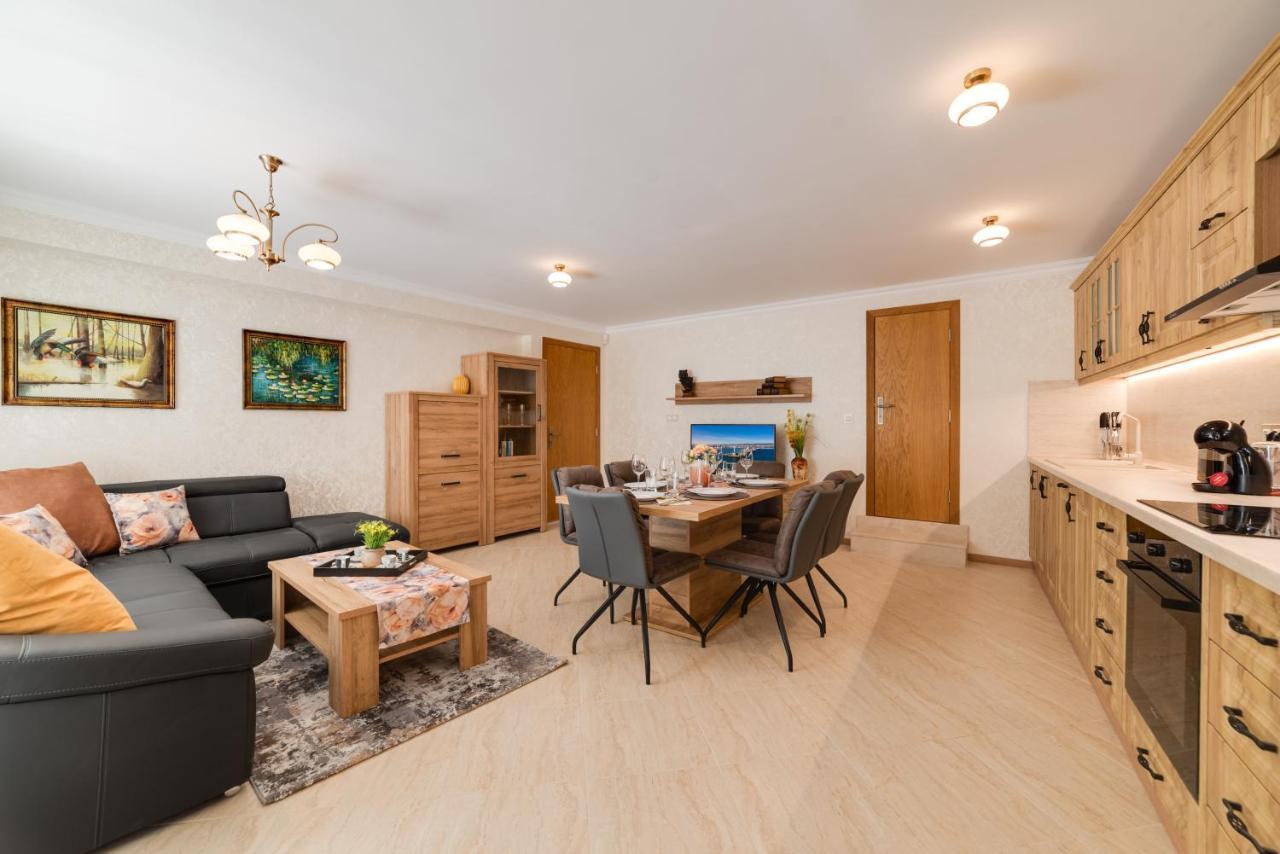 Deluxe And Central Garden Apartment ヴァルナ エクステリア 写真
