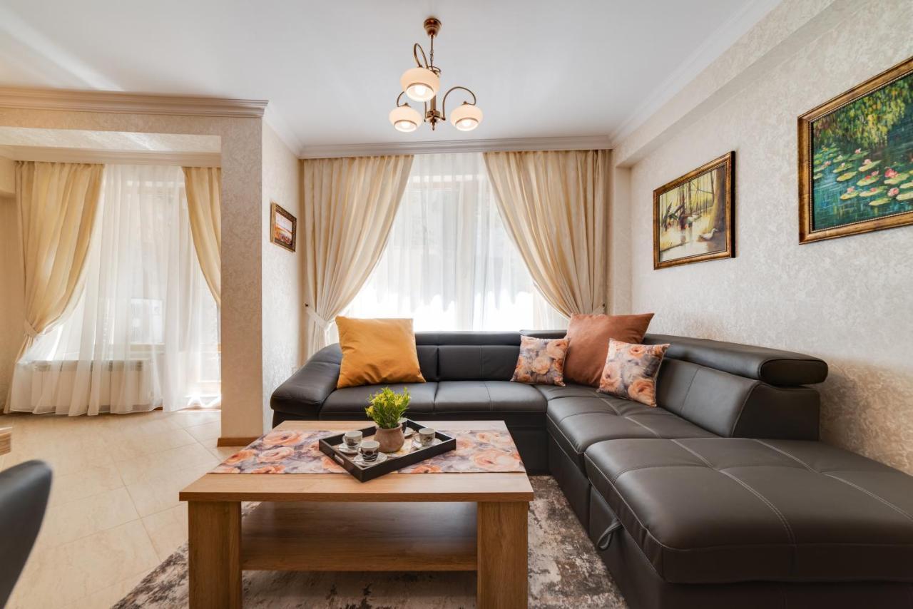 Deluxe And Central Garden Apartment ヴァルナ エクステリア 写真
