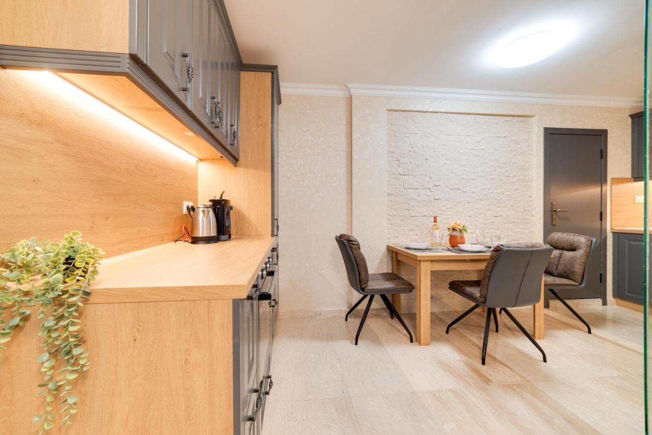 Deluxe And Central Garden Apartment ヴァルナ エクステリア 写真