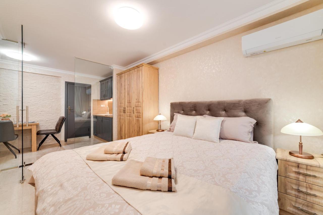 Deluxe And Central Garden Apartment ヴァルナ エクステリア 写真