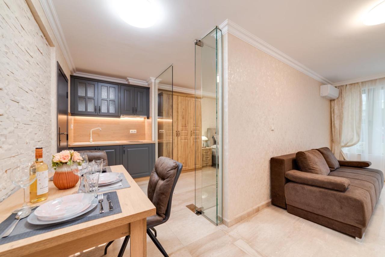 Deluxe And Central Garden Apartment ヴァルナ エクステリア 写真