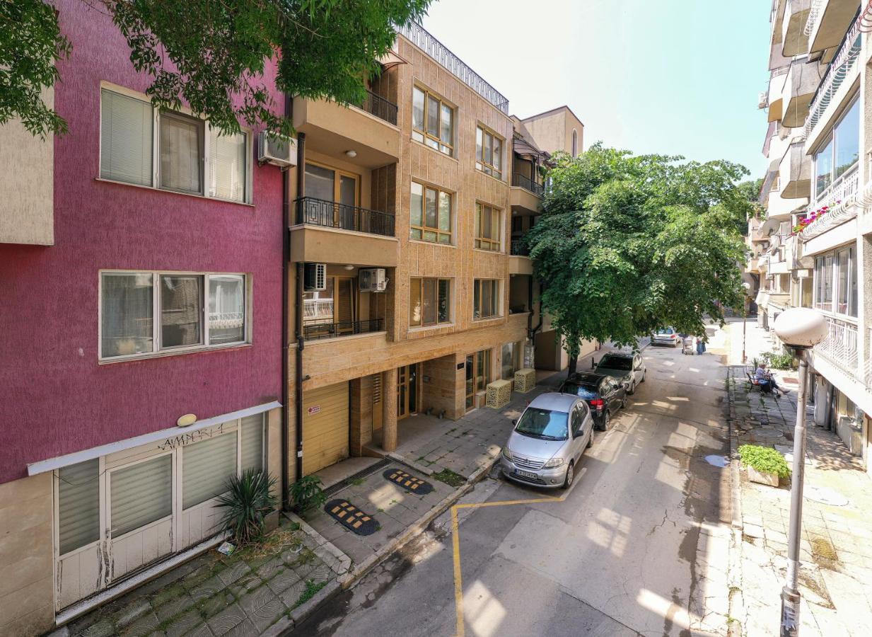 Deluxe And Central Garden Apartment ヴァルナ エクステリア 写真